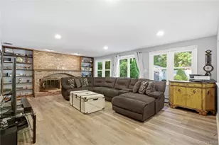 10 Weatherstone Way, Smithtown, NY 11787 - Photo 23