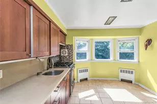 1812 Collins St, Seaford, NY 11783 - Photo 7