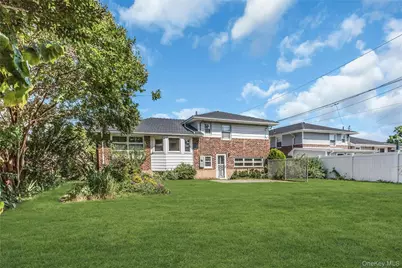 1812 Collins Street, Seaford, NY 11783 - Photo 27