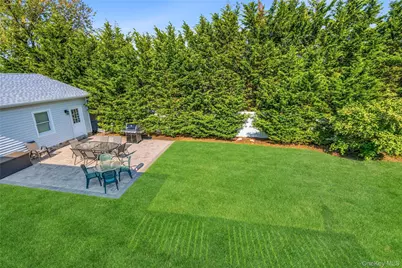 105 Sequams Lane E, West Islip, NY 11795 - Photo 37
