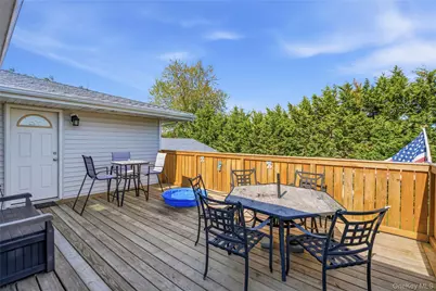 105 Sequams Lane E, West Islip, NY 11795 - Photo 39