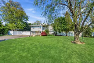 105 Sequams Ln E, West Islip, NY 11795 - Photo 3