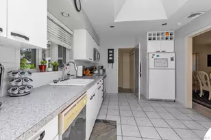 25 Linden Ln, Merrick, NY 11566 - Photo 9