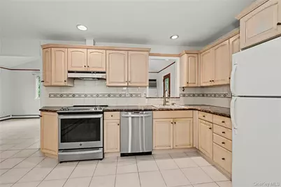 568 Manville Road #Upper R, Pleasantville, NY 10570 - Photo 11