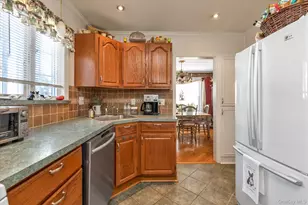 244 Rolling St, Malverne, NY 11565 - Photo 11