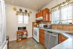 244 Rolling St, Malverne, NY 11565 - Photo 9