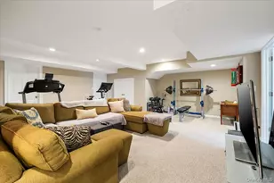 144 Cranberry Ct, Melville, NY 11747 - Photo 31