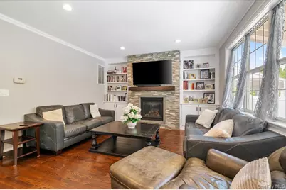 144 Cranberry Court, Melville, NY 11747 - Photo 15