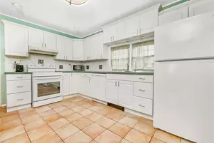 20 Flagstone Ln, Westbury, NY 11590 - Photo 21