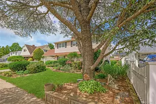 20 Flagstone Ln, Westbury, NY 11590 - Photo 5