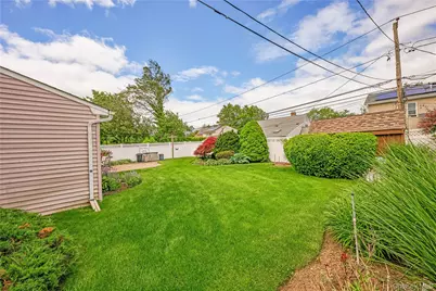 20 Flagstone Lane, Westbury, NY 11590 - Photo 17
