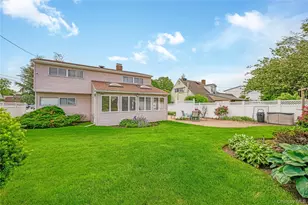 20 Flagstone Ln, Westbury, NY 11590 - Photo 13