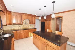 27 Jill Dr, Commack, NY 11725 - Photo 9