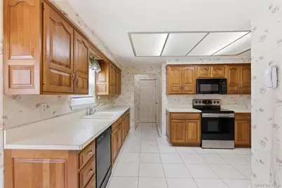 2 Barrett Court, Nesconset, NY 11767 - Photo 9