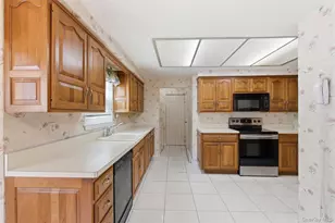 2 Barrett Ct, Nesconset, NY 11767 - Photo 9