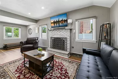 124 N Linden Street, Massapequa, NY 11758 - Photo 5