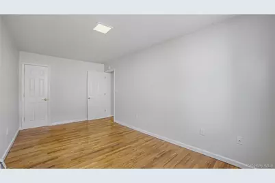2011 Colonial Avenue, Bronx, NY 10461 - Photo 9