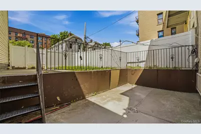 2011 Colonial Avenue, Bronx, NY 10461 - Photo 11