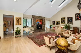 4 Stoneridge Ct, Syosset, NY 11791 - Photo 9