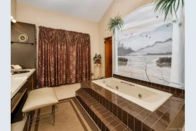 4 Stoneridge Court, Syosset, NY 11791 - Photo 17