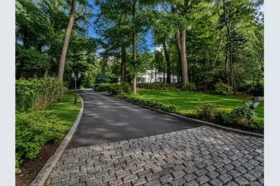 4 Stoneridge Court, Syosset, NY 11791 - Photo 3