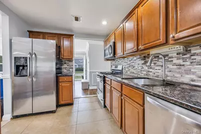 213 Hillcrest Drive, Seaford, NY 11783 - Photo 7