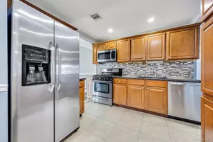 213 Hillcrest Dr, Seaford, NY 11783 - Photo 9