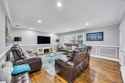 213 Hillcrest Drive, Seaford, NY 11783 - Photo 11
