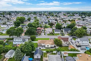 654 S 5th St, Lindenhurst, NY 11757 - Photo 29