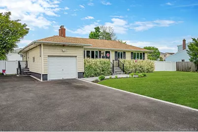 654 S 5th Street, Lindenhurst, NY 11757 - Photo 3