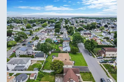 654 S 5th Street, Lindenhurst, NY 11757 - Photo 43