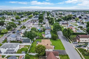 654 S 5th St, Lindenhurst, NY 11757 - Photo 43