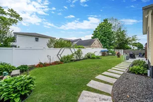 654 S 5th St, Lindenhurst, NY 11757 - Photo 31