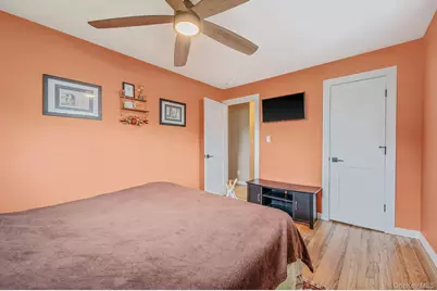 654 S 5th Street, Lindenhurst, NY 11757 - Photo 25