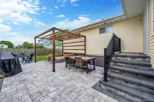 654 S 5th St, Lindenhurst, NY 11757 - Photo 33
