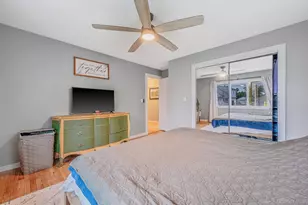 654 S 5th St, Lindenhurst, NY 11757 - Photo 19