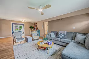 654 S 5th St, Lindenhurst, NY 11757 - Photo 7