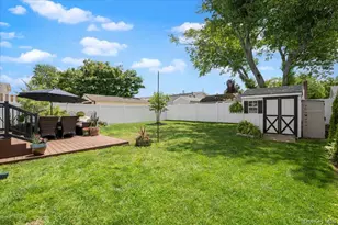 104 Franklin Pl, Massapequa, NY 11758 - Photo 19