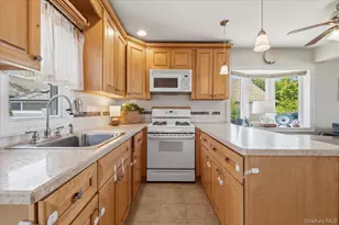 104 Franklin Pl, Massapequa, NY 11758 - Photo 11