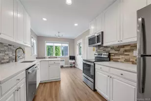 114 Patton Blvd, New Hyde Park, NY 11040 - Photo 5