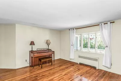 735 Muncey Road, West Islip, NY 11795 - Photo 5