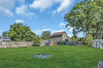 735 Muncey Road, West Islip, NY 11795 - Photo 23