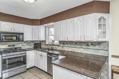 735 Muncey Road, West Islip, NY 11795 - Photo 7
