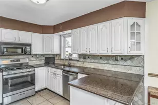 735 Muncey Rd, West Islip, NY 11795 - Photo 7