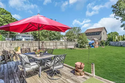 735 Muncey Road, West Islip, NY 11795 - Photo 25