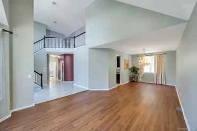 33 Peachtree Court, Holtsville, NY 11742 - Photo 15