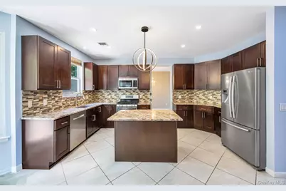 33 Peachtree Court, Holtsville, NY 11742 - Photo 21