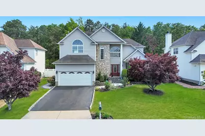 33 Peachtree Court, Holtsville, NY 11742 - Photo 1