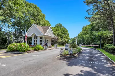33 Peachtree Court, Holtsville, NY 11742 - Photo 11