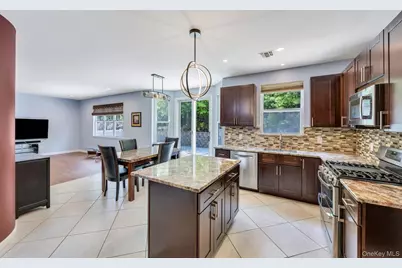 33 Peachtree Court, Holtsville, NY 11742 - Photo 27